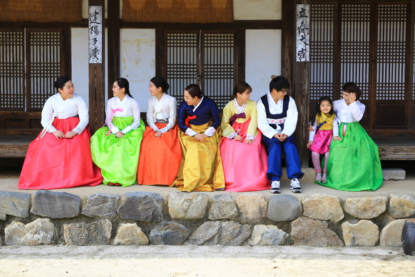 ▲ 청주 문의문화재단지가 ‘한복체험행사’를 실시하고 있다.ⓒ청주시