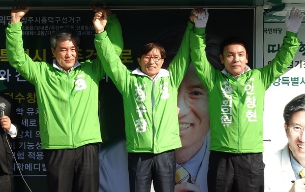 ▲ 국민의당 이상돈 공동선대위원장이 5일 청주를 방문해 안창현·정수창 후보를 지원했다.ⓒ김종혁 기자