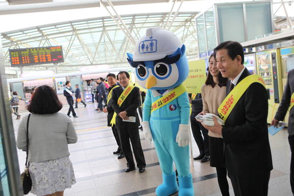 ▲ 올바른 승강기 이용문화 정착을 위한 안전캠페인 실시. ⓒ한국승강기안전관리원