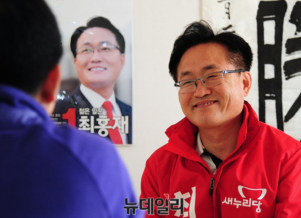 ▲ 6일 은평구 응암동 선거 사무소에서 만난 최홍재 새누리당 후보. ⓒ정재훈 뉴데일리 기자