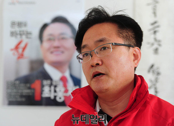 ▲ 최홍재 새누리당 은평 갑 후보는 은평구의 발전을 위해서는 정부 지원이라는 '마중물'이 필요하다고 역설했다. ⓒ정재훈 뉴데일리 기자