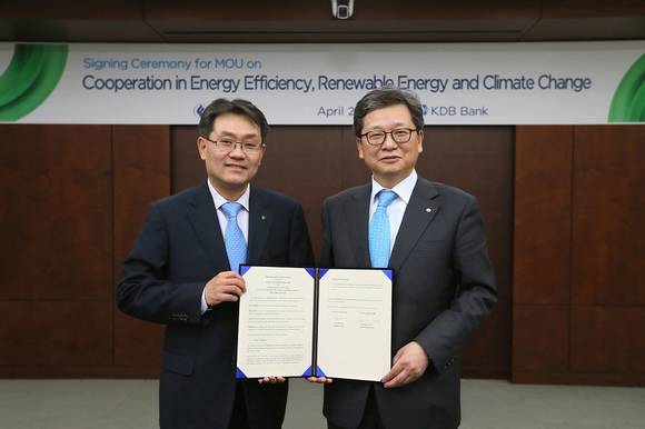 ▲ 산업은행 류희경 수석부행장(오른쪽)과 한국에너지공단 변종립 이사장(왼쪽)ⓒ 뉴데일리