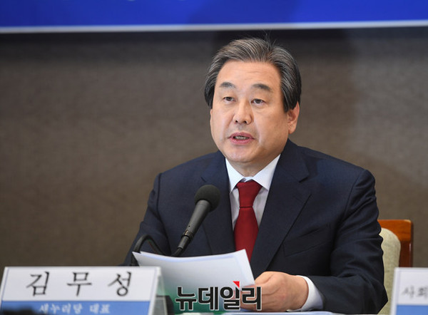 ▲ 김무성 새누리당 대표가 지난달 30일 오후 서울 중구 한국프레스센터에서 열린 '관훈클럽 토론회'에 참석해 모두발언을 하고 있다. ⓒ뉴데일리 DB