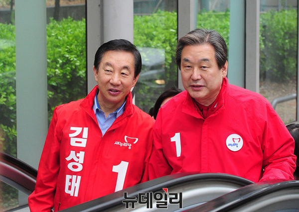 ▲ 김무성 새누리당 대표가 7일 서울 강서구 가양역에서 김성태 후보와 대화하고 있다. ⓒ정재훈 기자