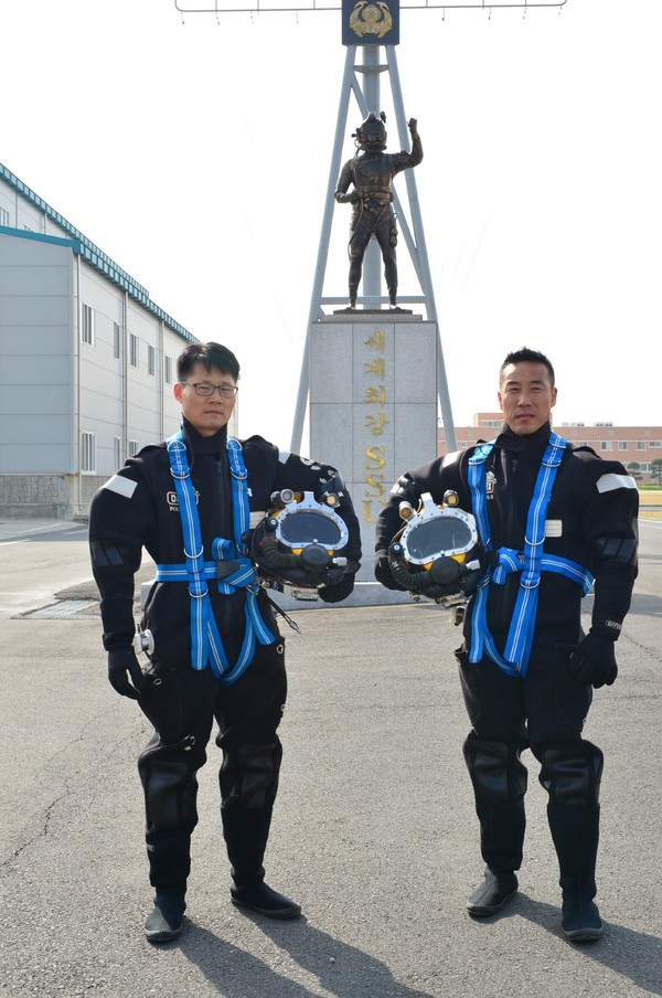 ▲ 사진은 스쿠버잠수, 심해잠수, 포화잠수 등 해군의 잠수기법을 비교한 그래픽. ⓒ해군 제공