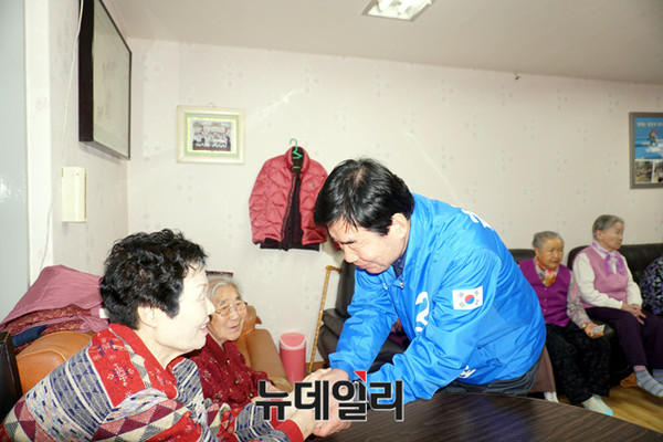 ▲ 더민주 김진표 후보 유세모습.ⓒ뉴데일리