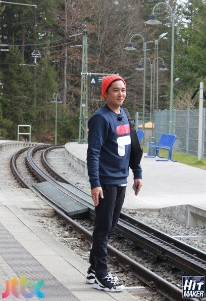 ▲ 가르미슈파르텐키르헨(Garmisch-Partenkirchen)에서 추크슈피체(Zugpitze)로 올라가는 산악열차를 기다리고 있는 강인.