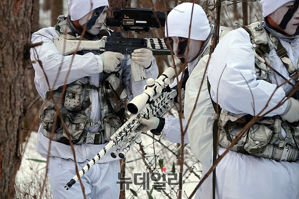 ▲ 황병산 동계 전술 훈련중인 육군 특전사 대원ⓒ 태상호 기자