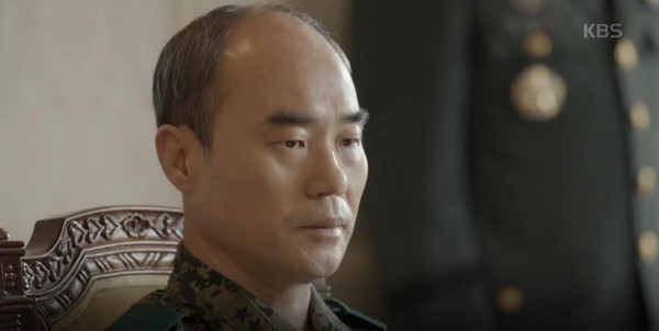 ▲ 태양의 후예,  청와대 명령 불복종＂책임지겠다＂ 특전사령관 윤길중 사령관(강신일) 드라마 방송 캡쳐화면 ⓒ KBS