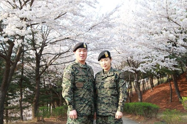 ▲ 서대영 상사와 서알이 중사 부부. ⓒ육군 제공