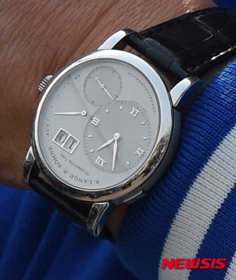 ▲ 더불어민주당 김종인 대표의 명품 시계. 독일 브랜드인 이 제품은 4,000만원 상당으로 알려져 있다. ⓒ뉴시스 DB