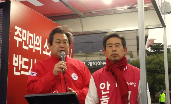 ▲ 김무성 새누리당 대표가 11일 오전 울산시 동구 현대중공업 앞에서 안효대 후보에 대한 지지를 호소하고 있다. ⓒ김현중 기자