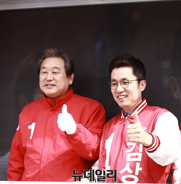▲ 12일 오전 수원을 방문한 새누리당 김무성 대표가 김상민 후보와 함께 유세를 벌이고 있다. ⓒ뉴데일리