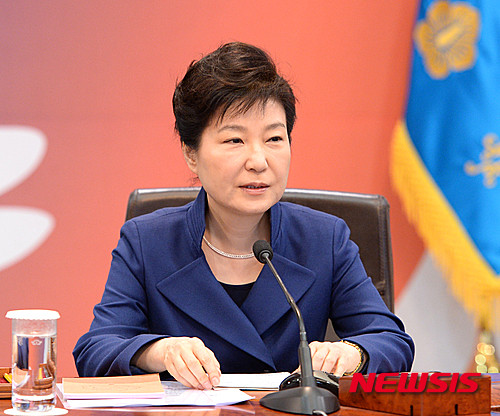 ▲ 박근혜 대통령이 12일 오전 청와대에서 열린 제15회 국무회의를 주재하고 있다. ⓒ뉴시스