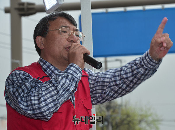 ▲ 전남 순천에 출마한 새누리당 이정현 후보. 지난 7일 순천아랫장 장날 유세를 이어가고 있다. ⓒ뉴데일리 정상윤 기자