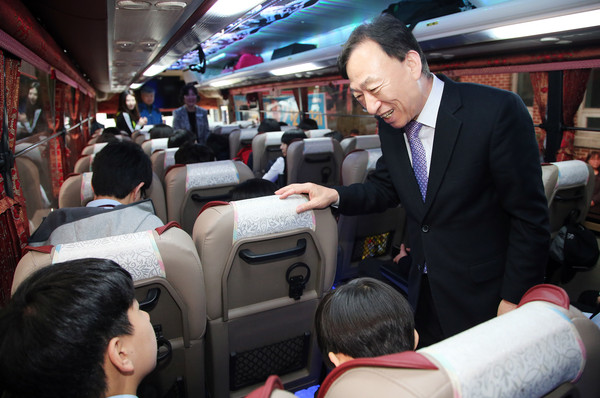 ▲ 설동호 대전시교육감은 14일 만년중학교를 찾아  안전한 수학여행을  점검했다.ⓒ대전시교육청