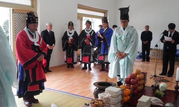 ▲ 옥천군이 14일 일제에 항거하다 순국한 김순구 선생 등의 자주독립 구국정신과 충절을 기리기 위한 추모제를 가졌다.ⓒ옥천군