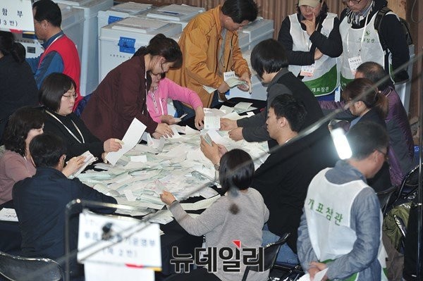 ▲ 4·13 총선에서 국민의당을 제외하고 더불어민주당과 정의당 등 사이에서만 야권단일화를 이뤘음에도 일부 후보들이 '야권 단일후보' 명칭을 사용하면서 문제가 불거지고 있다. ⓒ뉴데일리 이종현 기자