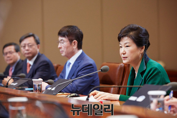 ▲ 박근혜 대통령이 18일 청와대에서 수석비서관회의를 주재하고 있다. ⓒ뉴데일리