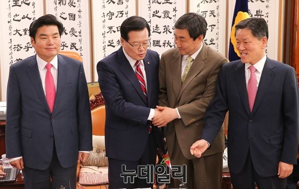 ▲ 18일 정의화 국회의장이 3당의 원내대표를 불러 40일 가량 남은 19대 국회 마무리에 대해 의논하는 시간을 가졌다. ⓒ공동취재단