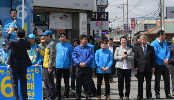 ▲ 이해찬 의원 유세중 더민주당 세종시 의원들이 함께하고 있다.ⓒ이해찬 후보 선거 사무소