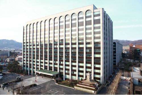 ▲ 현대건설이 검찰의 입찰 담합 수사에 뒤숭숭하다. 사진은 현대건설 사옥.ⓒ현대건설