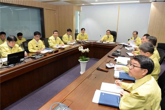 ▲ 한수원은 18일 지진대비 안전점검 회의를 열고 내진 설비점검·지진관련 훈련강화·지진전문가 기술지원 시행 등 안전 대책을 심도 있게 점검했다.ⓒ 한수원 제공