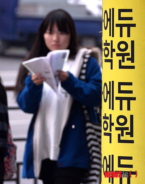 ▲ 서울시 교육청은 '서울 특별시 학원 설립·운영에 관한 규칙'을 일부 개정, 20일에 공포해 학습자들이 교습비를 쉽게 확인할 수 있게 한다고 밝혔다. ⓒ 뉴시스