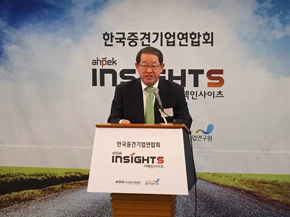 ▲ 강호갑 한국중견기업연합회 회장이 20일 'ahpek INSIGHTS' 행사에 앞서 환영사를 밝히고 있다.ⓒ이지완 기자