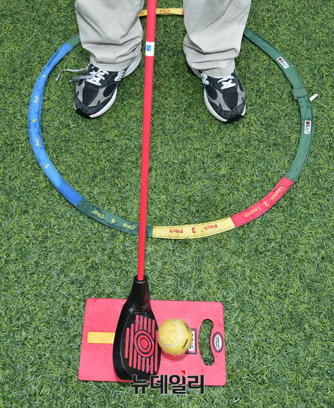 ▲ 수업에 사용되는 스내그골프 장비, 학부모들이 자비로 구입했다. ⓒ 뉴데일리 정상윤