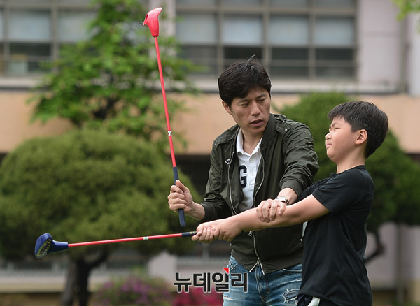 ▲ 개인지도하는 이동욱 대표 ⓒ 뉴데일리 정상윤