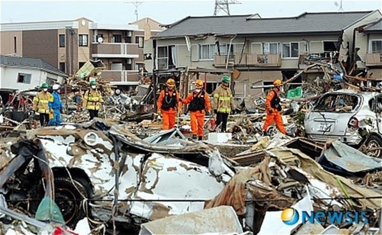 ▲ 2011년 3월 日도호쿠 대지진 당시 현장에서 수색구조 작업을 벌이는 중앙 119구조대 대원들. ⓒ뉴시스