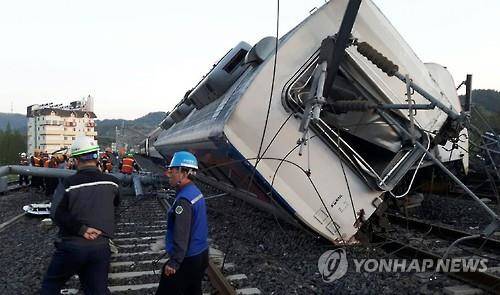 ▲ 여수 무궁화호 탈선현장.ⓒ연합뉴스