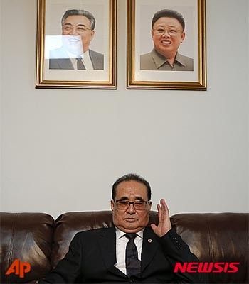 ▲ 지난 23일(현지시간) 美AP통신과 단독 인터뷰를 가진, 리수용 北외무상의 모습. ⓒ뉴시스-AP. 무단전재 및 재배포 금지.