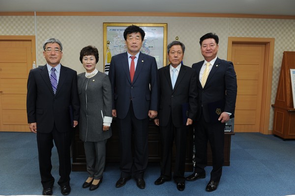 ▲ 고령군의회(의장 이달호)가 지난 22일 2015 회계연도 결산검사위원을 위촉하고 위촉식을 가졌다.ⓒ고령군의회 제공