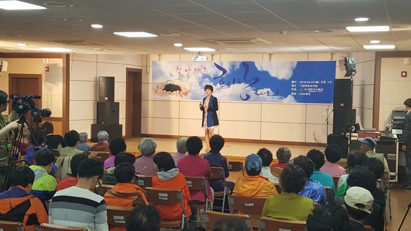 ▲ 기성음악회가 24일 기성종합복지관에서 지역 주민들을 대상으로 음악회를 열었다.ⓒ대전시