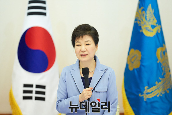 ▲ 박근혜 대통령이 26일 오후 청와대에서 열린 언론사 편집·보도국장 오찬 간담회에서 모두발언을 하고 있다. ⓒ뉴데일리