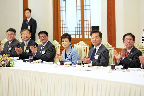 ▲ 박근혜 대통령은 26일 청와대에서 언론사 편집국장들과 간담회를 가졌다. ⓒ청와대 제공