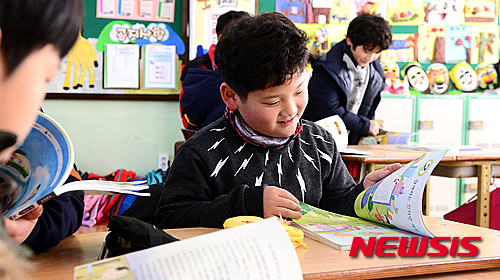 ▲ 27일 서울시 교육청에 따르면 교육청은 '2016년도 역사교육 기본계획'에 따라 지난 1월 대학교수, 시민단체 활동가, 교원 등의 역사교육 전문가를 중심으로 '민주사회를 위한 역사교육위원회'를 구성해 '2016년도 역사교육 기본계획'을 추진한다. ⓒ 뉴시스