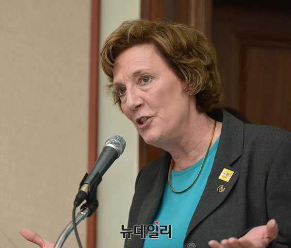 ▲ 수잔솔티는 이날 대북방송 매체 자유북한방송을 돕기위해 미국 정부와 대립했던 일을 공개했다. ⓒ뉴데일리 정상윤 기자