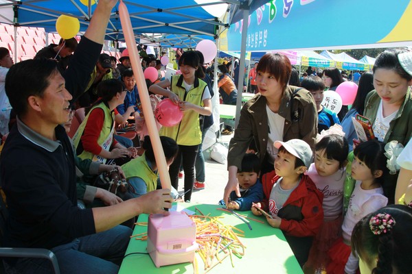 ▲ 영덕군은 오는 5월5일 어린이날을 맞아 '제19회 영덕군 어린이 대축제'를 개최한다. 사진은 지난해 행사 장면.ⓒ영덕군 제공