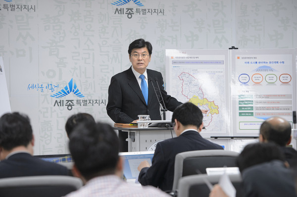 ▲ 이춘희 세종시장이 28일 정례브리핑에서 난개발 대책을 발표하고 있다.ⓒ세종시