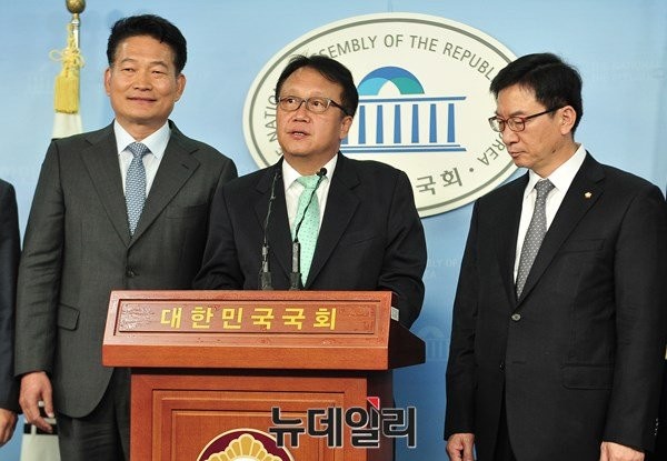 '통합행동' 소속 송영길 전 인천시장(왼쪽)과 민병두 의원(오른쪽).  ⓒ뉴데일리 DB