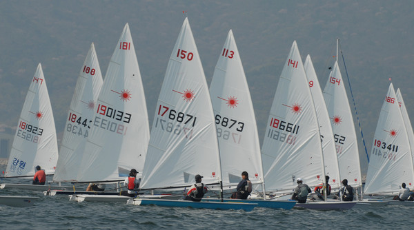 ▲ 2015년 제18회 전국참모총장배 전국요트대회 모습. ⓒ해군 제공