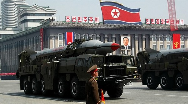 2012년 4월 15일 김일성 생일 100주년 열병식에 등장한, '무수단(BM-25) 중거리 미사일'로 추정되는 탄도미사일. ⓒ조선중앙통신