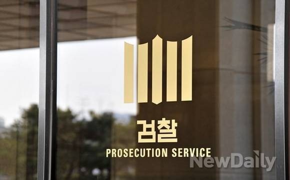 ▲ 김진표 수원무 더불어민주당 당선자의 쌀포대 살포 선거법 위반 논란 뉴스. ⓒ채널A 방송화면 캡처