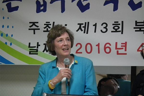 ▲ 북한인권운동가 수잔 숄티 여사는 오공단 박사와 마찬가지로 "한미 정부가 北김정은을 무너뜨릴 수 있는 사람들이 탈북자임을 알면서도 이들의 활동을 지원하지 않는다"고 지적했다. ⓒ전경웅 뉴데일리 기자