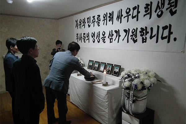 ▲ 탈북자단체 대표들이 북한 내부정보를 수집해 전달하다 희생된 동료들을 추념하고 있다. ⓒ전경웅 뉴데일리 기자