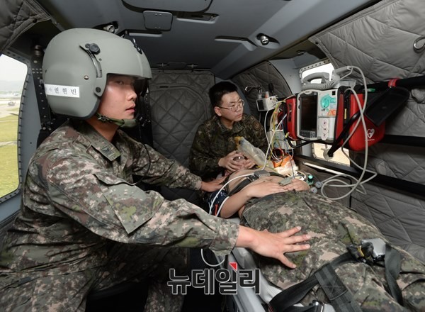 ▲ 항공후송용 응급처치세트(EMS Kit)를 갖춘 의무후송항공대 소속 수리온 내부.ⓒ뉴데일리 정상윤 사진기자