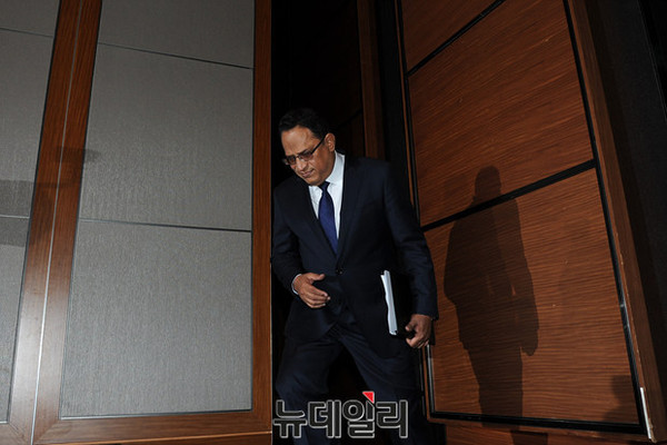 ▲ 가습기 살균제 사건과 관련해 옥시레킷벤키저(옥시)가 2일 기자회견을 열고 뒤늦게 사과에 나섰으나 정치권 반응은 차갑다. ⓒ뉴데일리 정재훈 기자